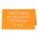 Duży znak na biurko „Powiedz jaki”.