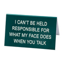 Duży znak na biurko „Powiedz jaki”.