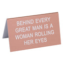 Duży znak na biurko „Powiedz jaki”.