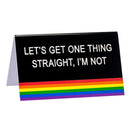 Duży znak na biurko „Powiedz jaki”.